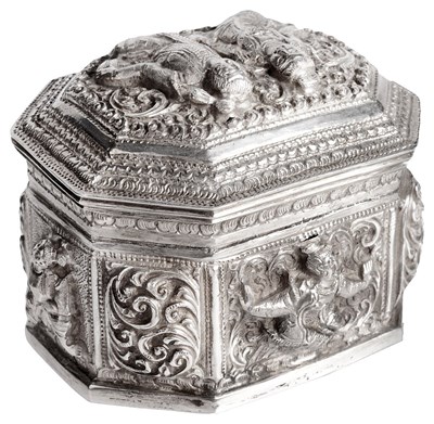 Lot 505 - A SMALL BURMESE SILVER BOX