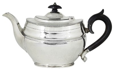 Lot 567 - AN EDWARDIAN SILVER TEAPOT