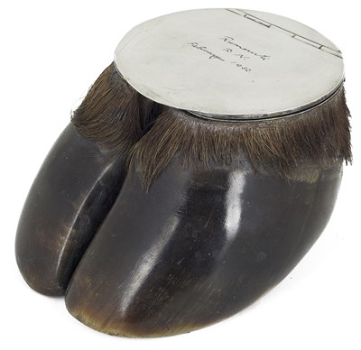 Lot 573 - A GEORGE V SILVER-MOUNTED EAST AFRICAN CAPE BUFFALO HOOF INKWELL