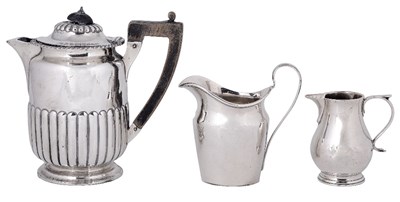 Lot 584 - A VICTORIAN SILVER HOT WATER JUG