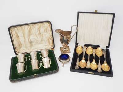 Lot 608 - A SET OF SIX GEORGE V SILVER LIQUEUR TOTS