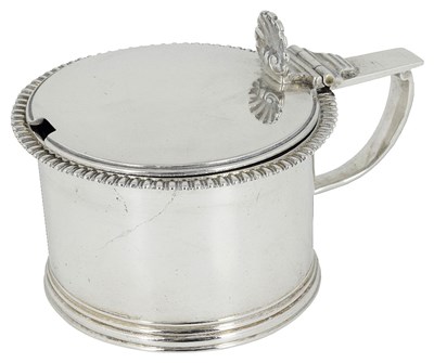 Lot 615 - A GEORGE IV SILVER MUSTARD POT