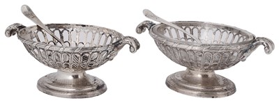 Lot 616 - A PAIR OF GEORGE III SILVER SALT CELLARS