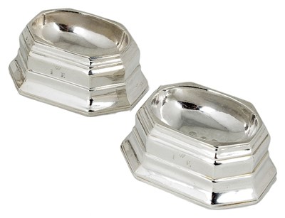 Lot 635 - A PAIR OF QUEEN ANNE TRENCHER SALT CELLARS