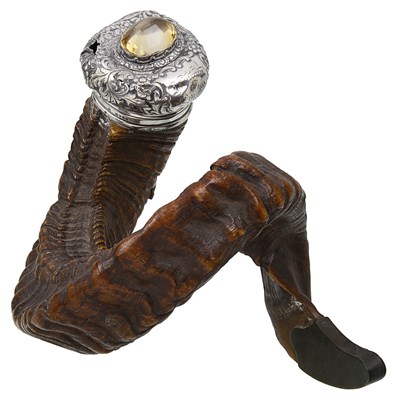 Lot 646 - A VICTORIAN SILVER-MOUNTED RAM'S HORN SNUFF MULL