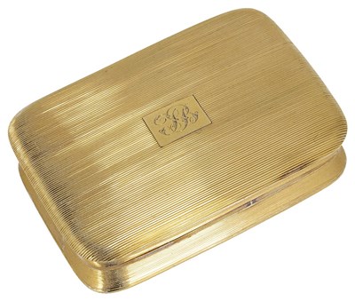 Lot 660 - A GEORGE III GOLD SNUFF BOX