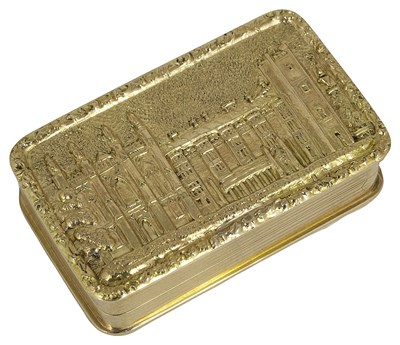 Lot 662 - A GOLD 'CASTLE TOP' PILL BOX