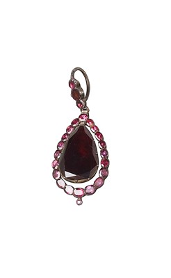 Lot 717 - GARNET PENDANT