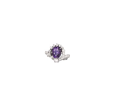 Lot 730 - AMETHYST AND DIAMOND RING