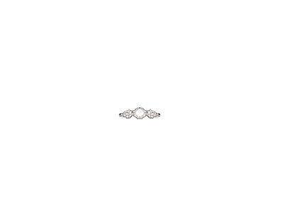 Lot 735 - THREE STONE DIAMOND RING