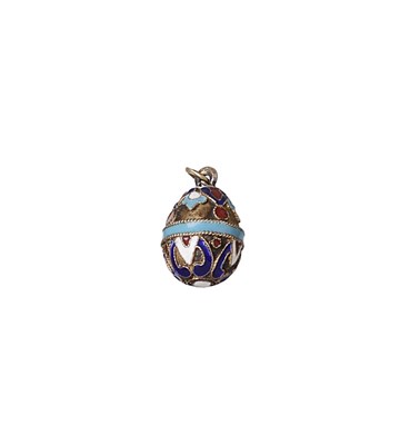 Lot 742 - SILVER-GILT AND CLOISONNE ENAMEL EGG PENDANT