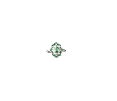 Lot 748 - EMERALD AND DIAMOND RING