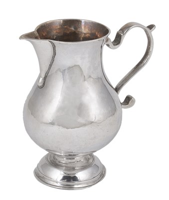 Lot 286 - A GEORGE II SILVER CREAM JUG