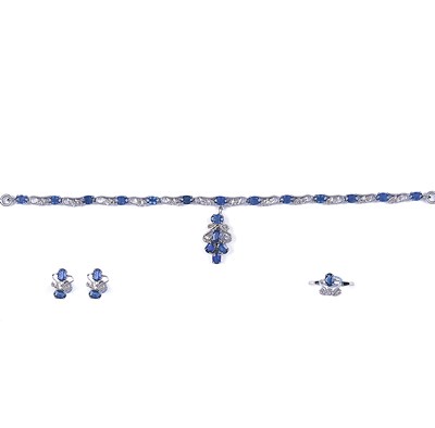 Lot 397 - SAPPHIRE AND DIAMOND PARURE