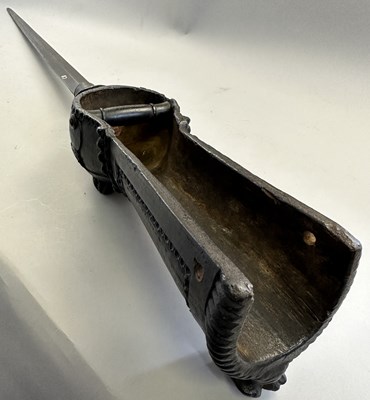 Lot 528 - A FINE SOUTH INDIAN GAUNTLET SWORD (PATA) WITH CARVED WOODEN HILT, 17TH/EARLY 18TH CENTURY, PROBABLY MYSORE, KARNATAKA