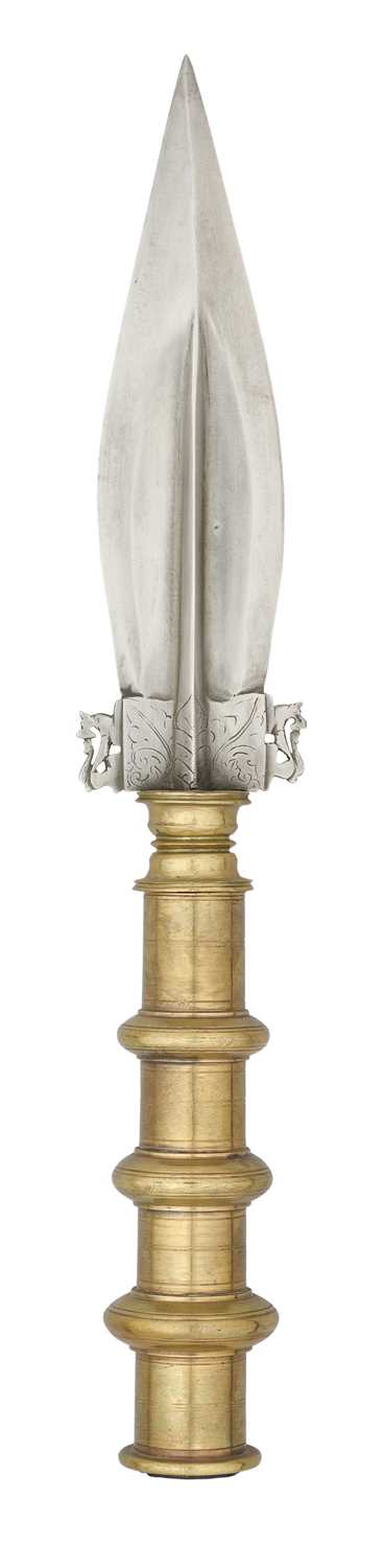 Lot 544 - A SOUTH INDIAN SPEAR HEAD (VEL), POSSIBLY BANGALORE, KARNATAKA, 17TH/18TH CENTURY