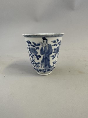 Lot 50 - A CHINESE BLUE AND WHITE 'LONG ELIZA' BEAKER, QING DYNASTY, KANGXI PERIOD (1662-1722)
