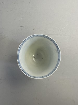 Lot 50 - A CHINESE BLUE AND WHITE 'LONG ELIZA' BEAKER, QING DYNASTY, KANGXI PERIOD (1662-1722)