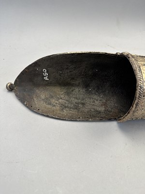 Lot 551 - A SOUTH INDIAN ARM DEFENCE (DASTANA), 18TH CENTURY, POSSIBLY ARCOT, TAMIL NADU