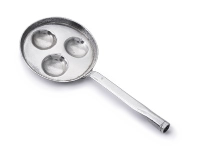 Lot 97 - A DUTCH SILVER MINIATURE 'POFFERTJES' PAN, JAN BORDUUR, AMSTERDAM, 1756