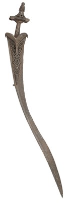 Lot 3 - A RARE SOUTH INDIAN MEDIEVAL SWORD, PROBABLY 15TH CENTURY