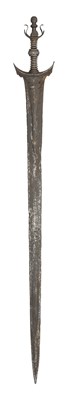 Lot 7 - A RARE SOUTH INDIAN BROADSWORD, 16TH/17TH CENTURY