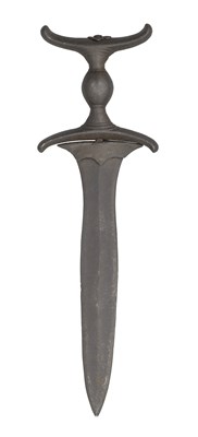 Lot 26 - A SOUTH INDIAN DAGGER (JAMADHAR KATAR), POSSIBLY 14TH/15TH CENTURY
