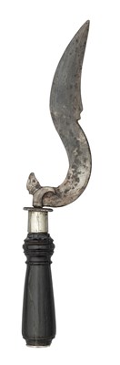 Lot 44 - A RARE SOUTH INDIAN DAGGER (KUDI TRACHANG), 16TH/18TH CENTURY