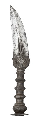 Lot 51 - A RARE SOUTH INDIAN SPEAR HEAD (SANG), 17TH CENTURY, PROBABLY MYSORE