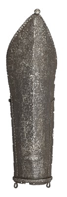 Lot 74 - A SOUTH INDIAN ARM DEFENCE (DASTANA), 17TH/18TH CENTURY, POSSIBLY ARCOT