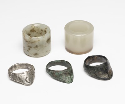 Lot 126 - ELEVEN ARCHERS RINGS, 18TH CENTURY AND LATER