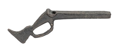 Lot 234 - AN ENGLISH TOY GUN, A COPPER ALLOY BELT CHAPE, AND AN IRON ARROWHEAD