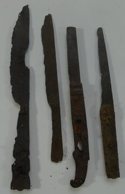 Lot 268 - A COLLECTION OF EARLY KNIVES, 14TH/15TH CENTURIES
