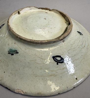 Lot 35 - AN IZNIK DISH, OTTOMAN ANATOLIA, MID-17TH CENTURY