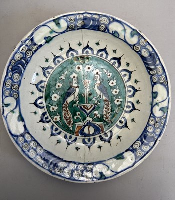Lot 40 - AN IZNIK DISH, OTTOMAN ANATOLIA, CIRCA 1590-1600