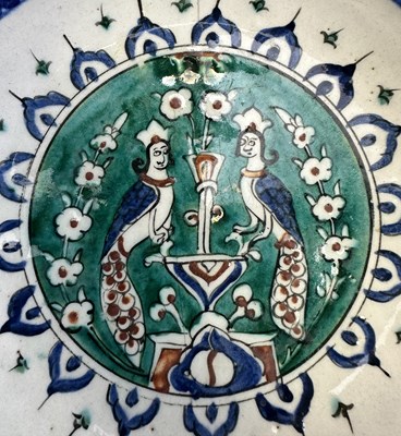 Lot 40 - AN IZNIK DISH, OTTOMAN ANATOLIA, CIRCA 1590-1600