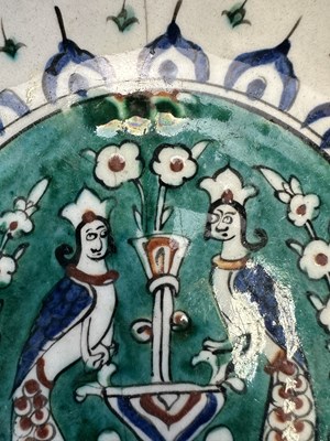 Lot 40 - AN IZNIK DISH, OTTOMAN ANATOLIA, CIRCA 1590-1600