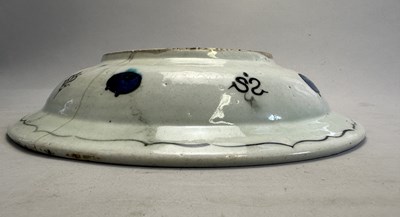 Lot 40 - AN IZNIK DISH, OTTOMAN ANATOLIA, CIRCA 1590-1600