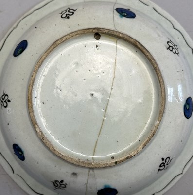 Lot 40 - AN IZNIK DISH, OTTOMAN ANATOLIA, CIRCA 1590-1600