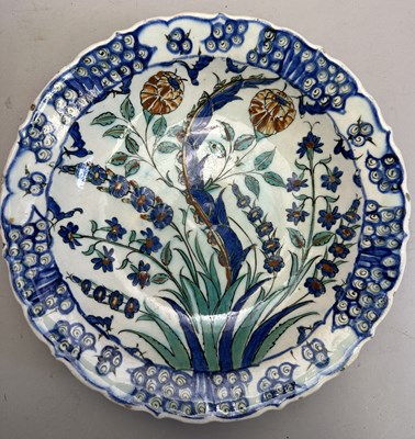 Lot 36 - AN IZNIK DISH, OTTOMAN ANATOLIA, CIRCA 1590-1600