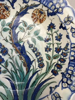 Lot 36 - AN IZNIK DISH, OTTOMAN ANATOLIA, CIRCA 1590-1600