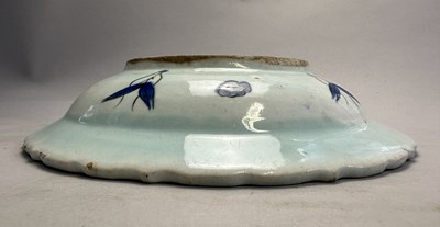 Lot 36 - AN IZNIK DISH, OTTOMAN ANATOLIA, CIRCA 1590-1600