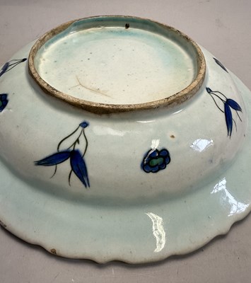 Lot 36 - AN IZNIK DISH, OTTOMAN ANATOLIA, CIRCA 1590-1600