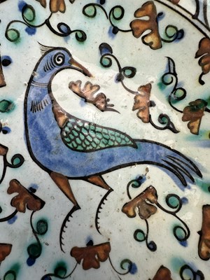 Lot 37 - AN IZNIK DISH, OTTOMAN ANATOLIA, MID-17TH CENTURY