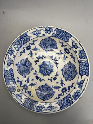 Lot 32 - AN IZNIK BLUE AND WHITE DISH, OTTOMAN ANATOLIA, CIRCA 1560-80