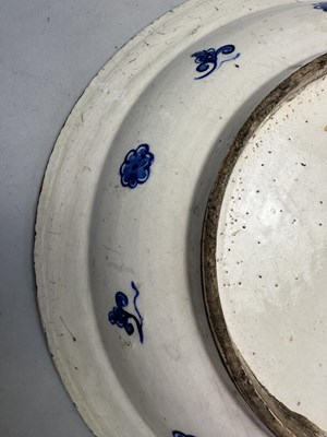 Lot 32 - AN IZNIK BLUE AND WHITE DISH, OTTOMAN ANATOLIA, CIRCA 1560-80