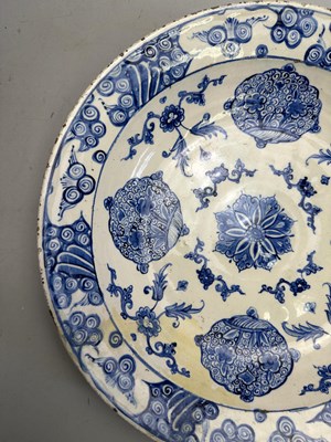Lot 32 - AN IZNIK BLUE AND WHITE DISH, OTTOMAN ANATOLIA, CIRCA 1560-80