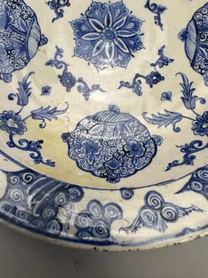Lot 32 - AN IZNIK BLUE AND WHITE DISH, OTTOMAN ANATOLIA, CIRCA 1560-80