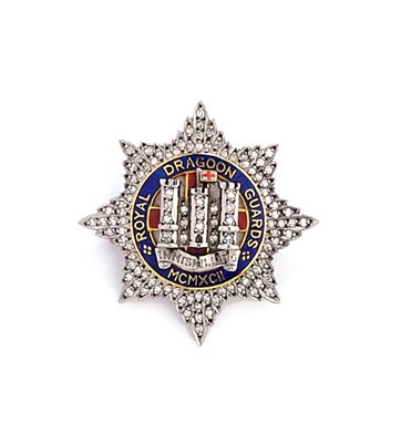 Lot 385 - GARRARDS: GOLD,  ENAMEL AND DIAMOND ROYAL DRAGOON GUARDS BROOCH, 1992