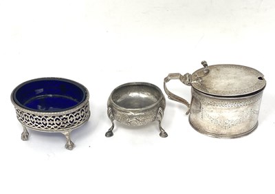 Lot 133 - A GEORGE III SILVER SALT CELLAR, ROBERT HENNELL, LONDON, 1790